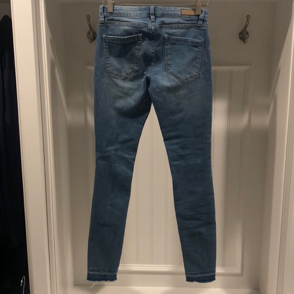 Jeans! Blanknyc Spray On Distressed Blue Jeans - Picture 4 of 4